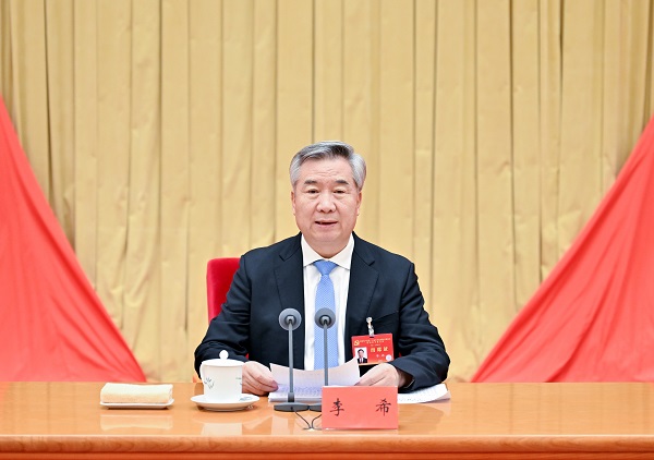 中共中央政治局常委、中央纪律检查委员会书记李希代表中央纪律检查委员会常务委员会作工作报告。新华社记者 岳月伟 摄